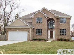 2038 Gulliver Dr, Troy, MI
