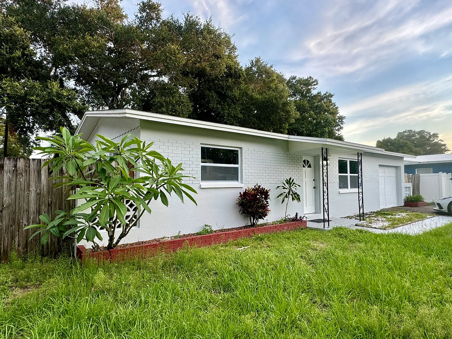 2 bed, 879 sqft, $2,350 — Photo 1