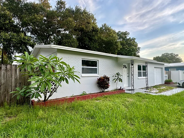 2934 Webley Dr — Photo 1
