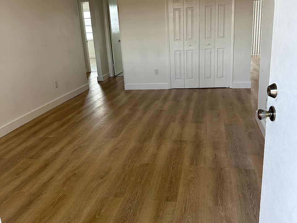 2nd image of 1471 W 43rd Pl APT 304