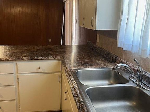 4th image of 2305 Palomar Dr