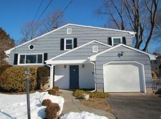 30 Memory Ln, Fairfield, CT 06824