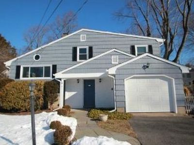 30 Memory Ln, Fairfield, CT, 06824
