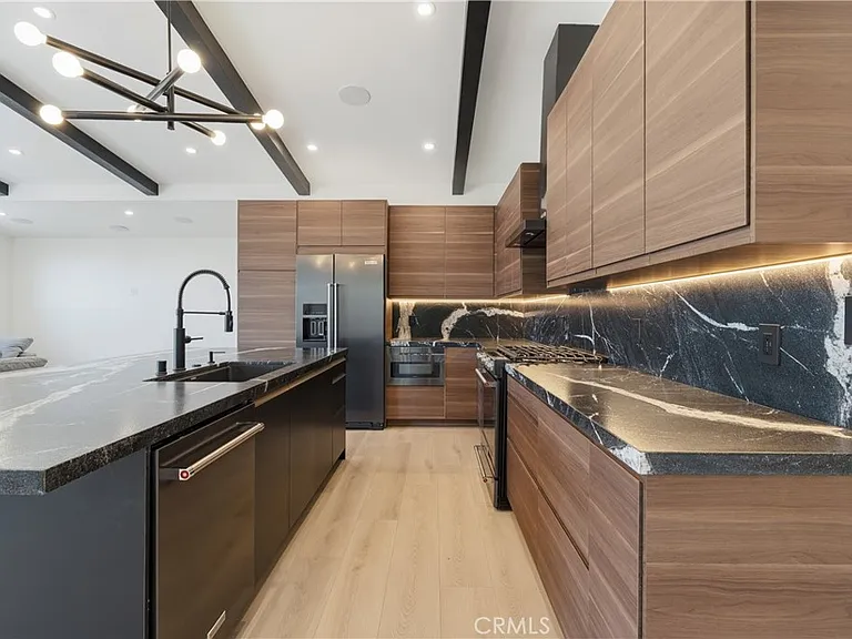 2200 Mantis Ave — Photo 11
