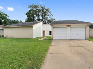 16207 Forest Bend Ave, Friendswood, TX 77546