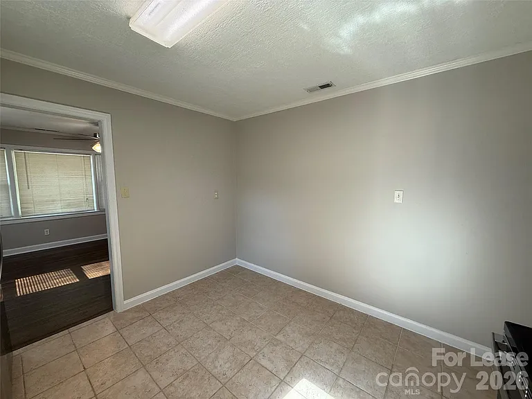 917 Spruce St — Photo 9