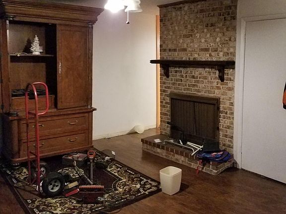 3rd image of 200 Holly Ln