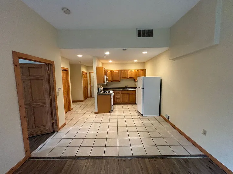 436 Thayer St — Photo 3
