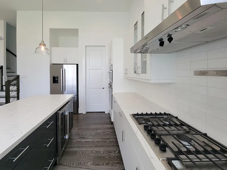 9 N Saint Charles St #B — Photo 17