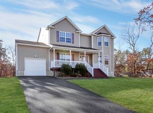 78 Madeline Rd, Ridge, NY 11961