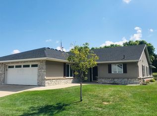 321 Valley View Dr SE, Willmar, MN 56201