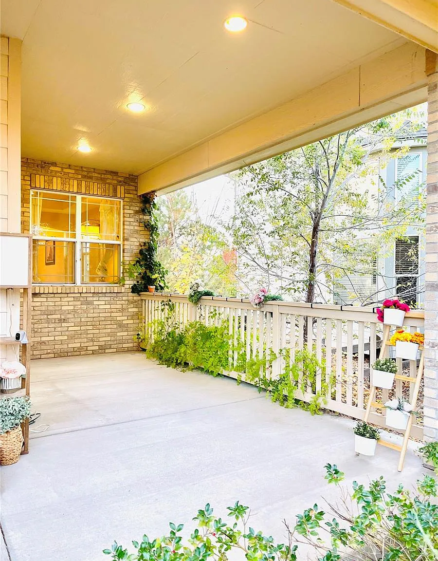 6 bed, 4.5 bath, 4543 sqft, $4,700 — Photo 3