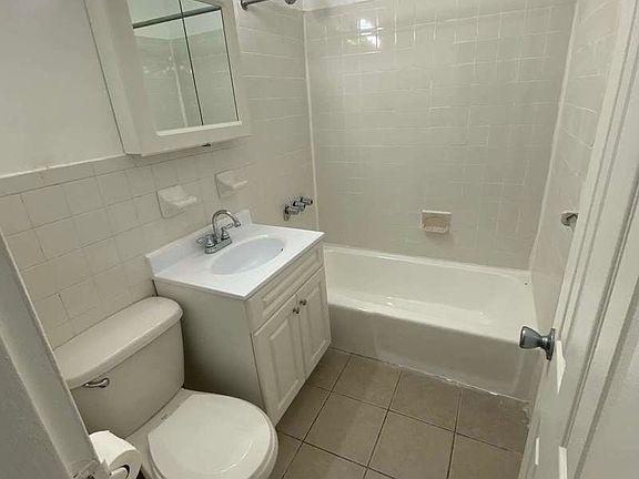 3rd image of 2137 Vyse Ave APT 2D