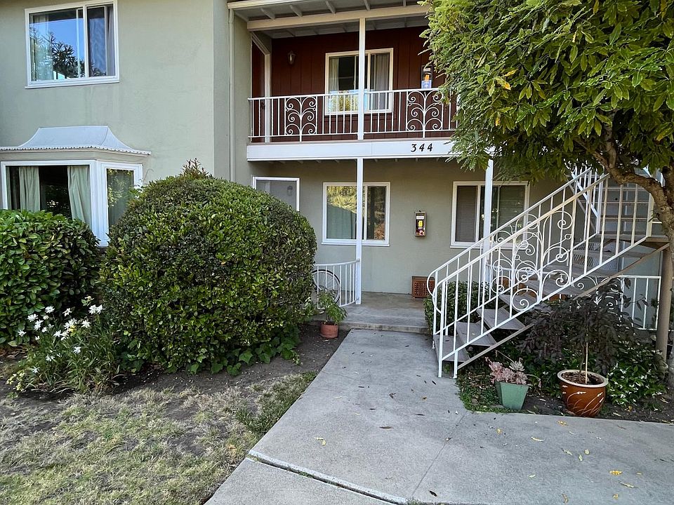 1st image of 344 Waverley St APT 3
