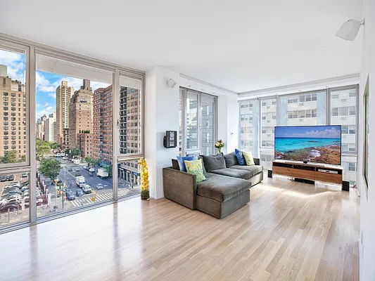 Sold by Sotheby's International Realty | media 1