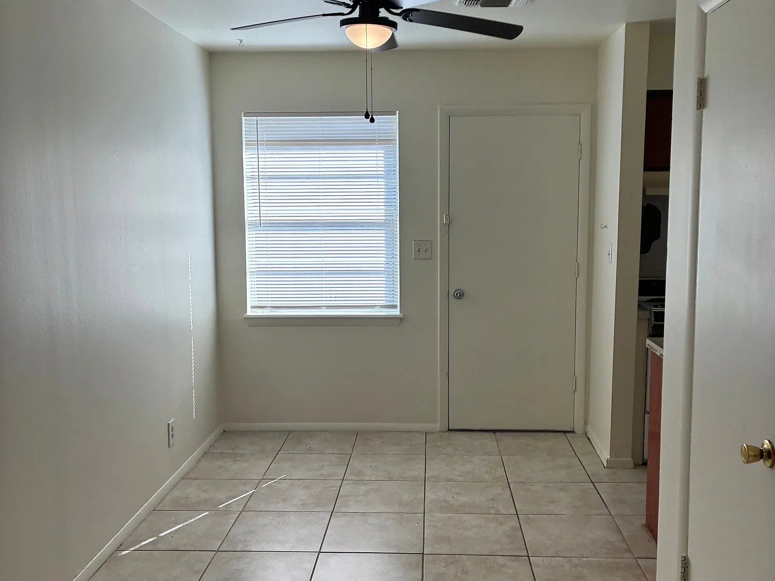 2 bed, 1.5 bath, 994 sqft, $1,100 — Photo 3