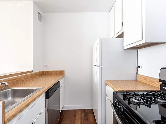 Sold by Sotheby's International Realty | media 2