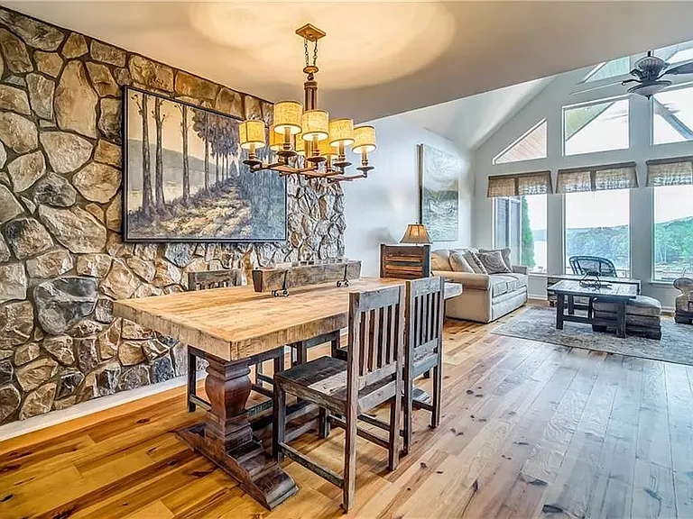 213 Lakeside Dr — Photo 7