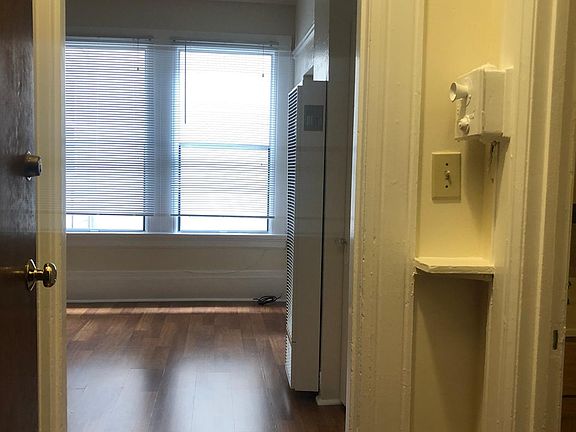 3rd image of 950 Pine St APT 109
