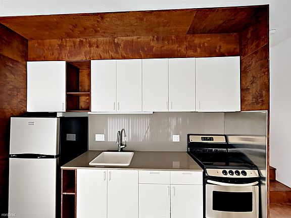 5th image of 1941 Columbia St Unit 205