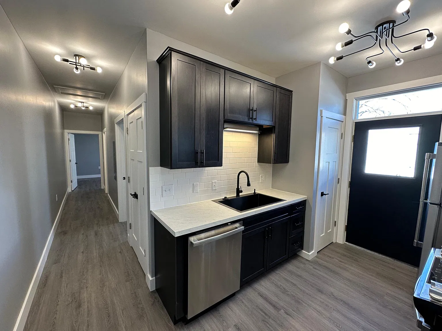 2 bed, 900 sqft, $1,400 — Photo 3
