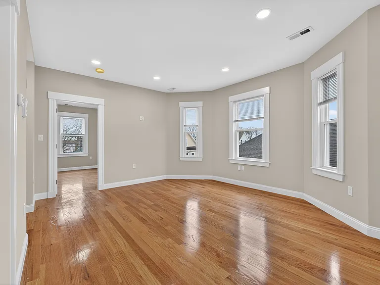 42 Almont St #STREET2L — Photo 5