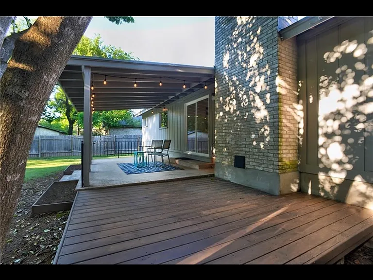 8200 Grayledge Dr — Photo 18