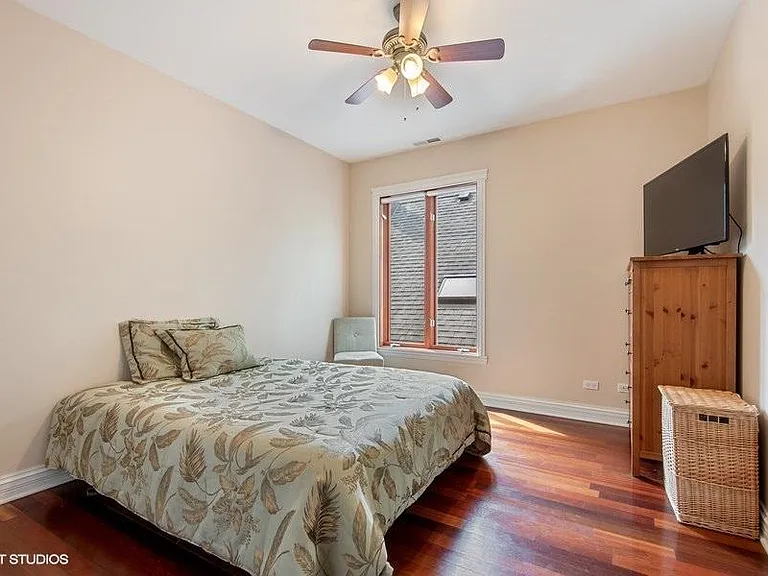 1560 Florence Ave — Photo 17