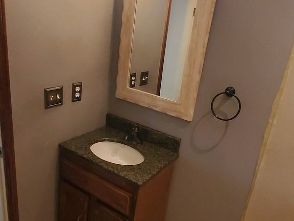 4th image of 1129 W 37th Dr #1/4