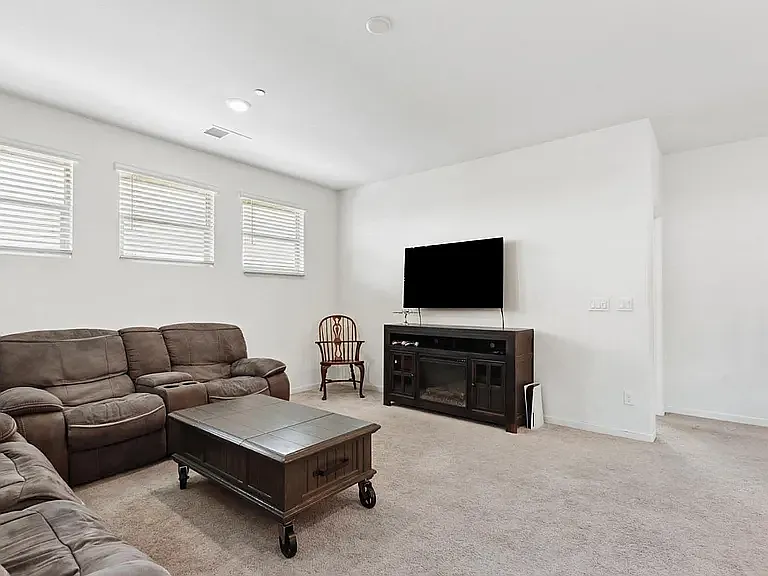 3652 Edington Dr — Photo 36