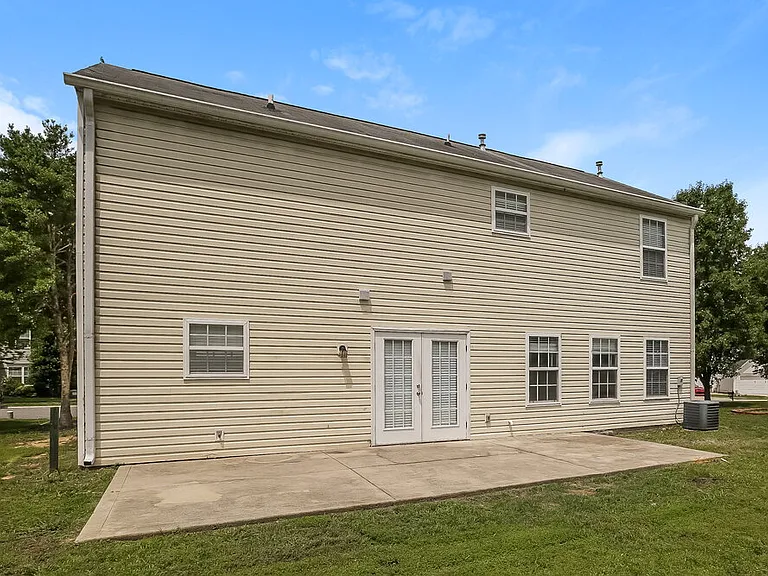 3913 Edgeview Dr — Photo 16
