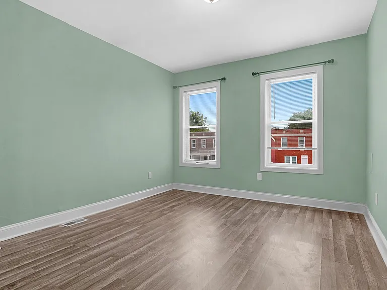3003 W Garrison Ave — Photo 4