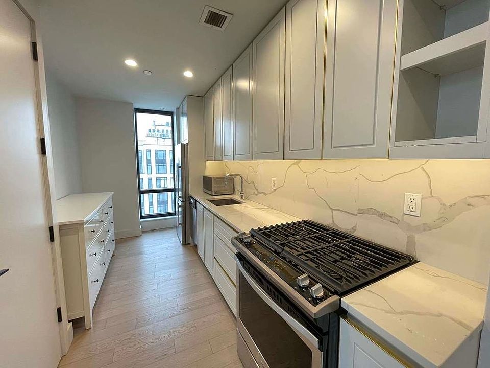 1st image of 571 4th Ave #1207
