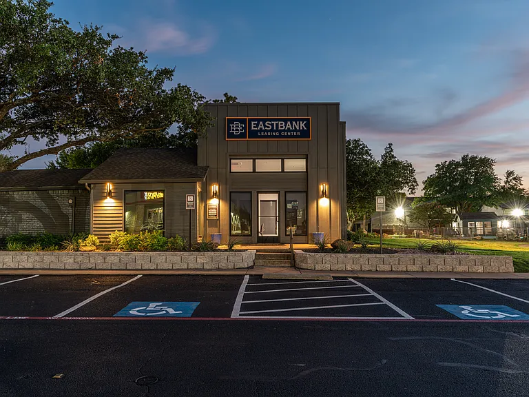 Eastbank Apartments — Photo 40