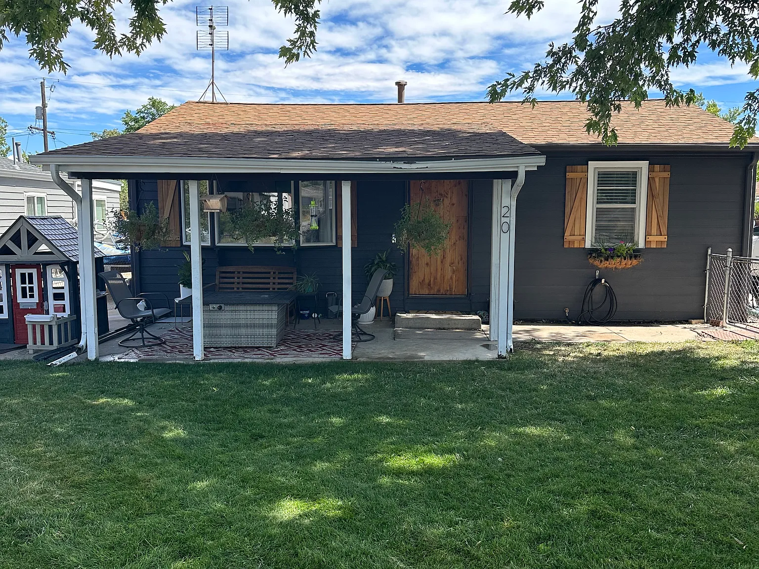 4 bed, 1300 sqft, $3,000 — Photo 1
