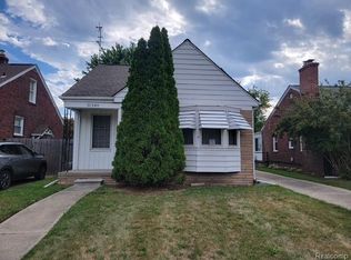 21240 Redmond Ave, Eastpointe, MI 48021