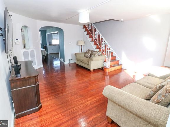 5th image of 1915 Devereaux Ave