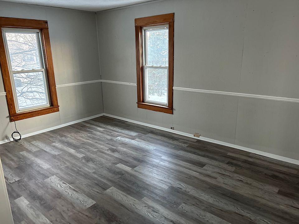 1st image of 305 W 3rd St #1.5