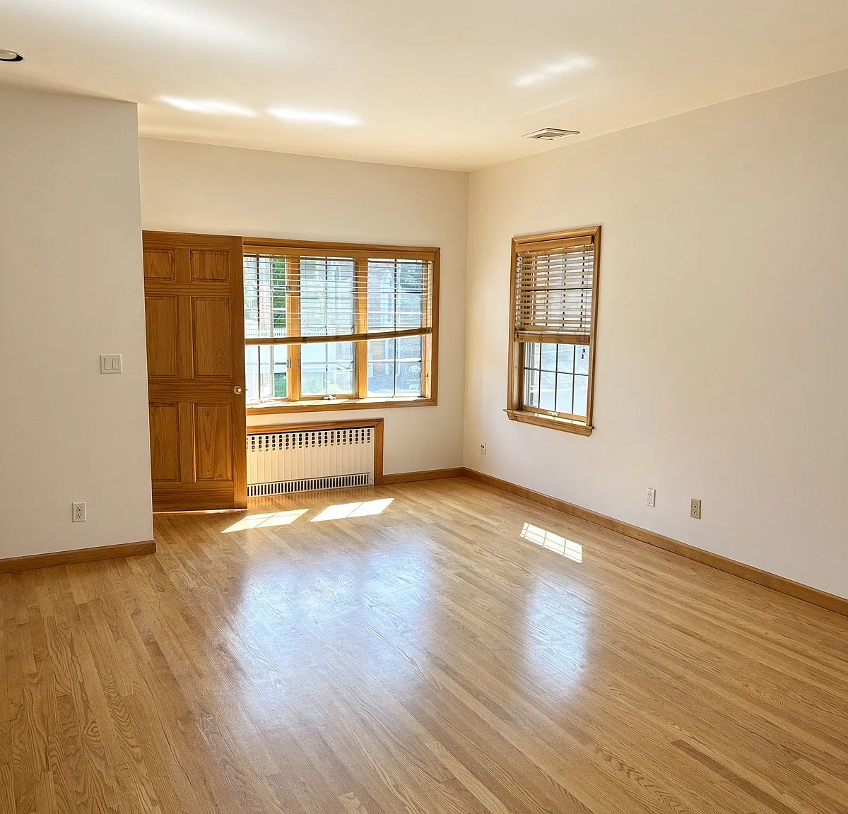 3 bed, 2.0 bath, 1830 sqft, $4,200 — Photo 3