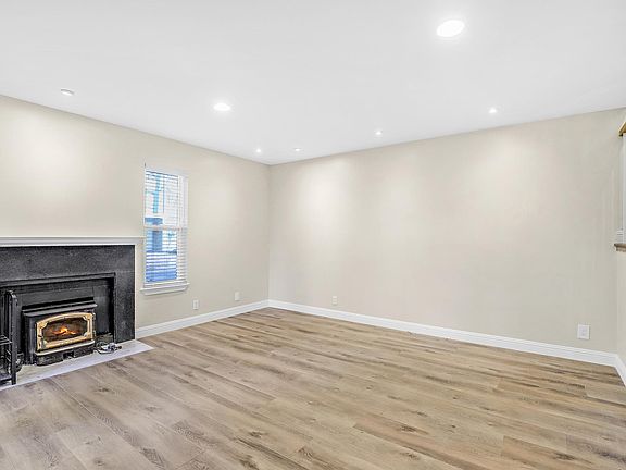 5th image of 601 Garden Creek Pl