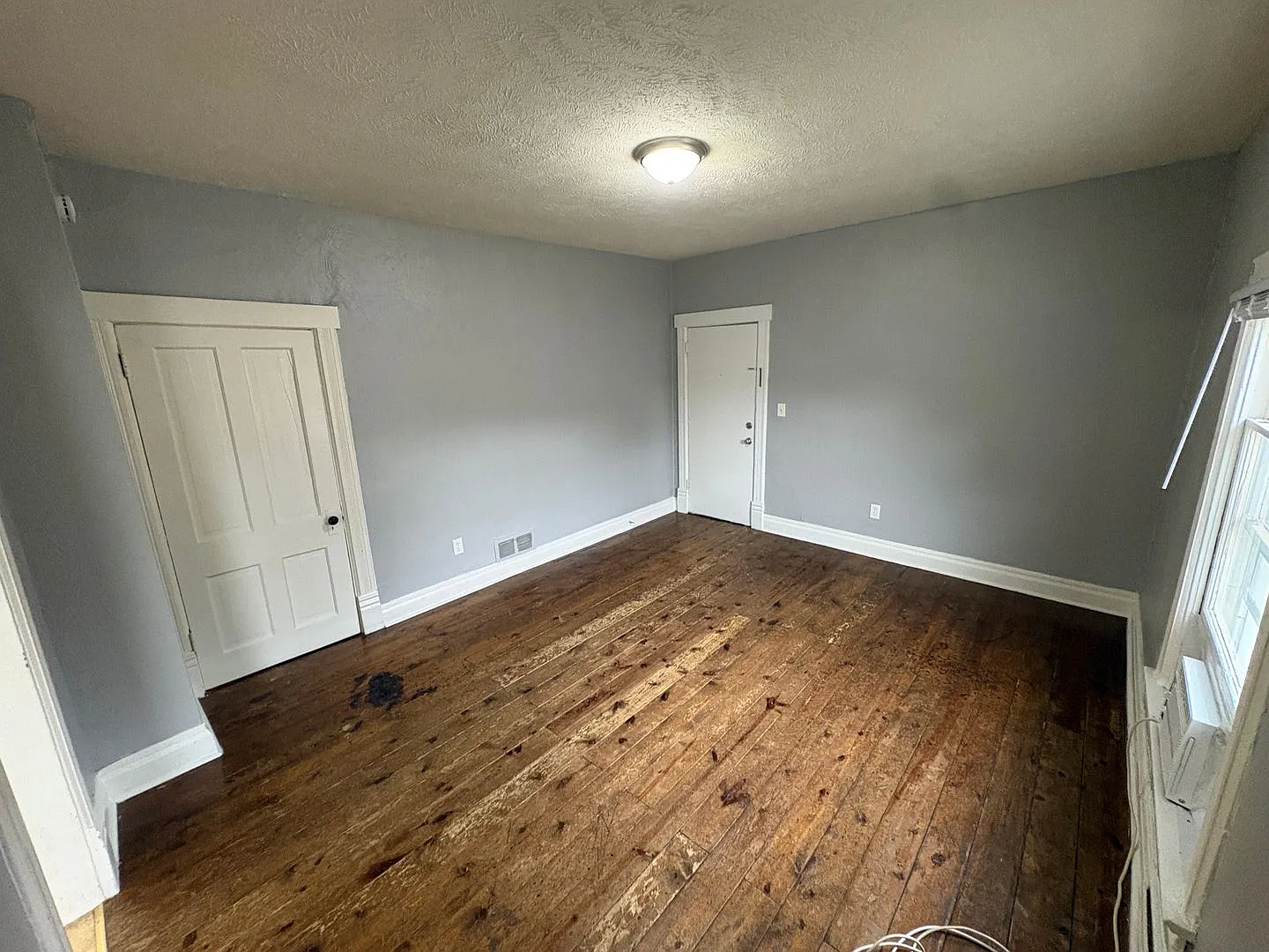 1032 C — Photo 2
