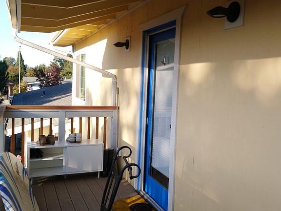 3rd image of 860 Bell St #A