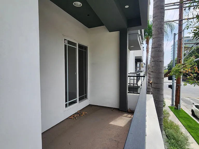 147 S Doheny Dr #102 — Photo 18
