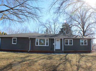 1721 Spruce Hills Dr, Bettendorf, IA