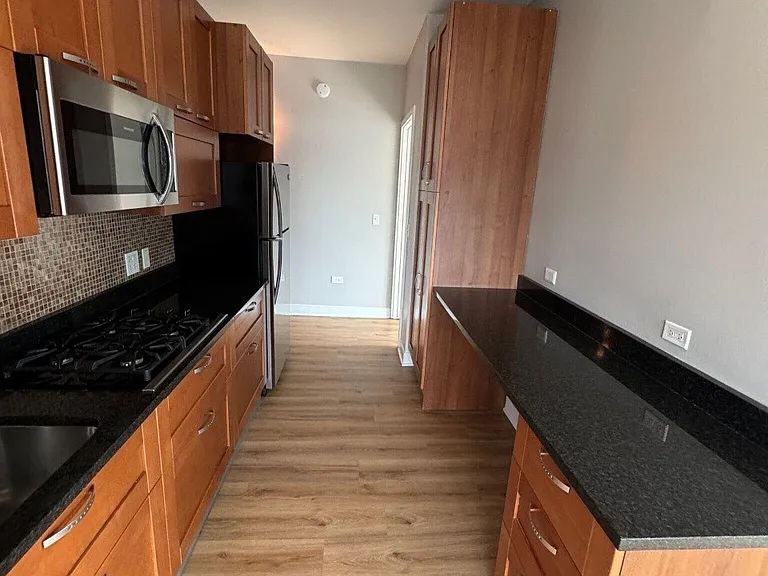 647 W Wayman St — Photo 7