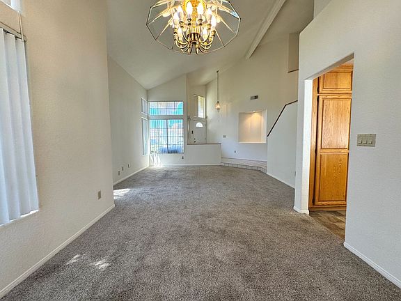 4th image of 621 Crescent Dr