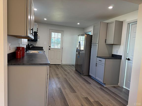 3rd image of 84 Polk St