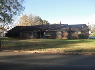 327 E 3rd St, Henderson, TN 38340
