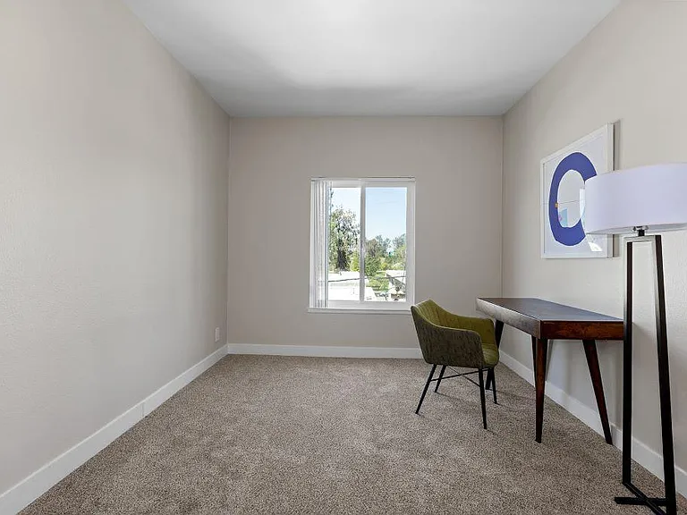 Woodland Trio Apartments — Photo 22
