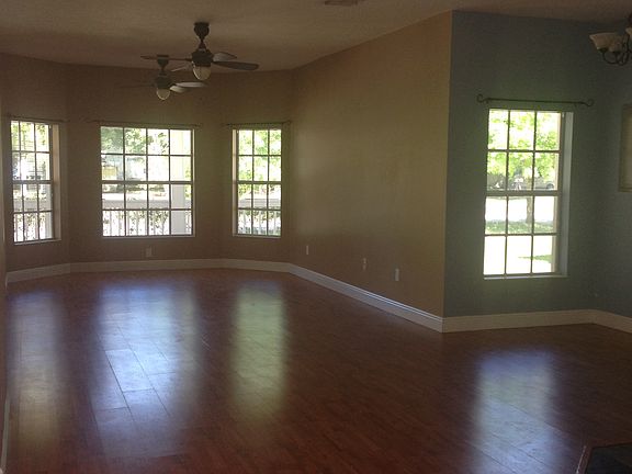 3rd image of 332 W Hanna Ave